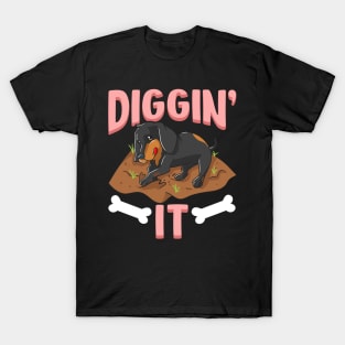 Funny Diggin' It Cute Dachshund Pun Digging Bones T-Shirt